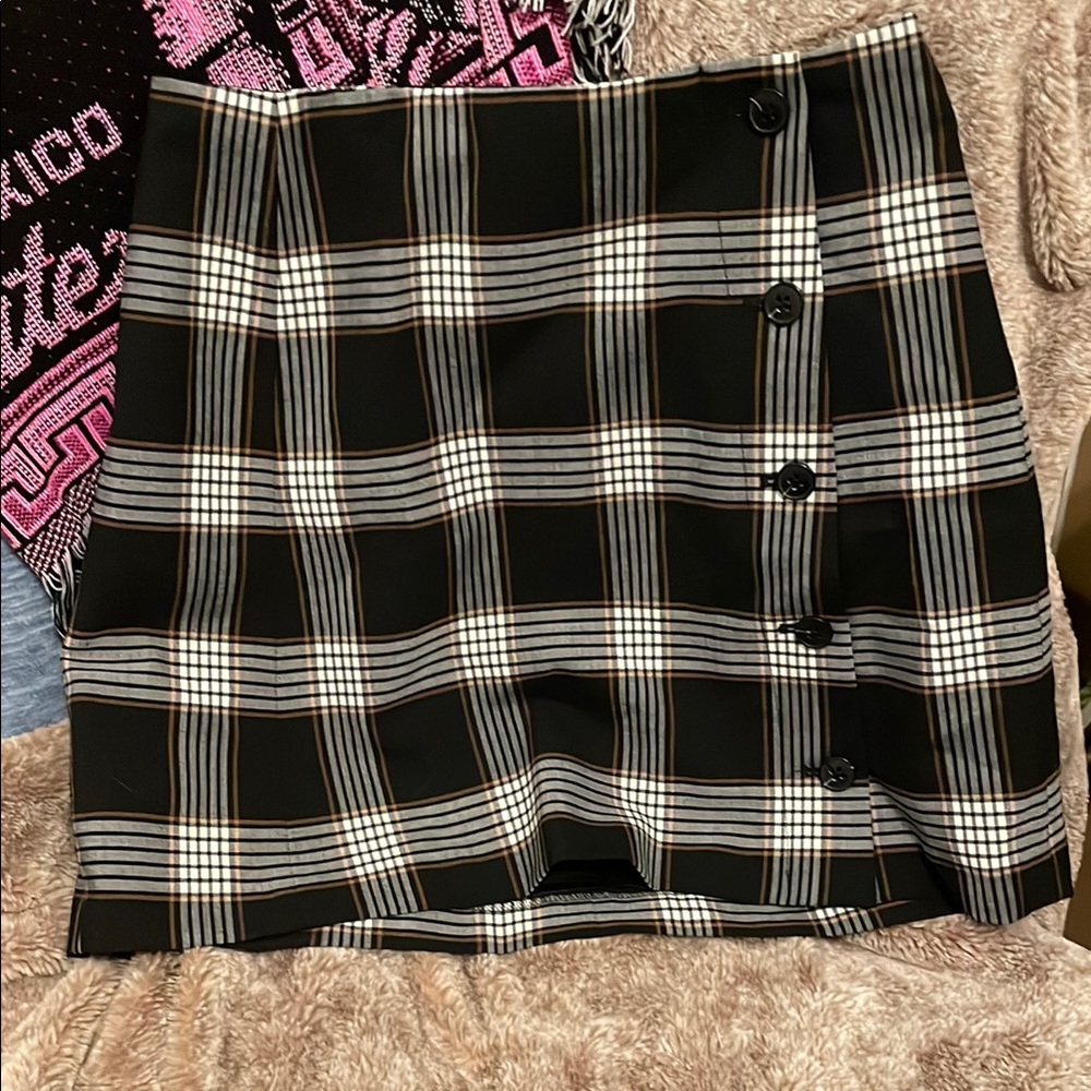 Plaid Button-Front Skirt - Black and White